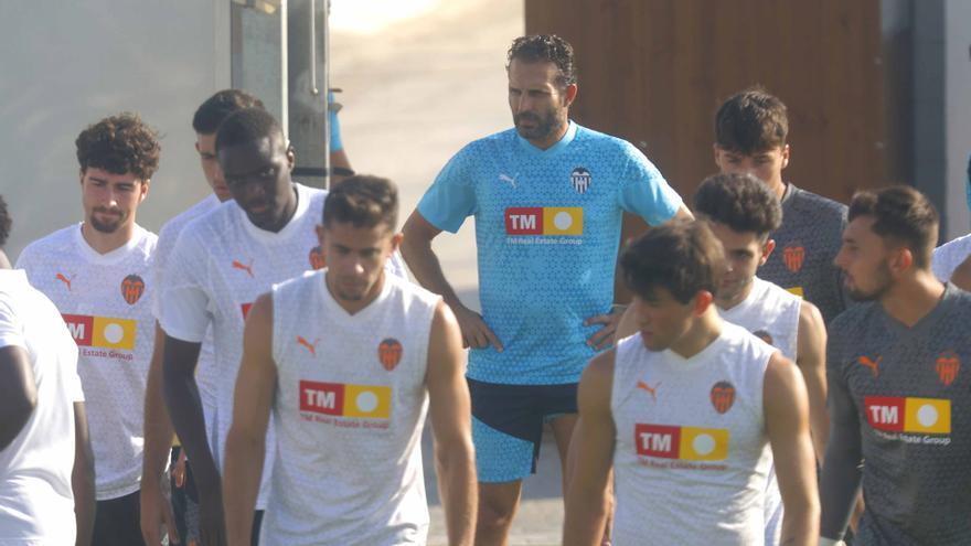 Primer entrenamiento del Valencia abierto a medios de comunicación