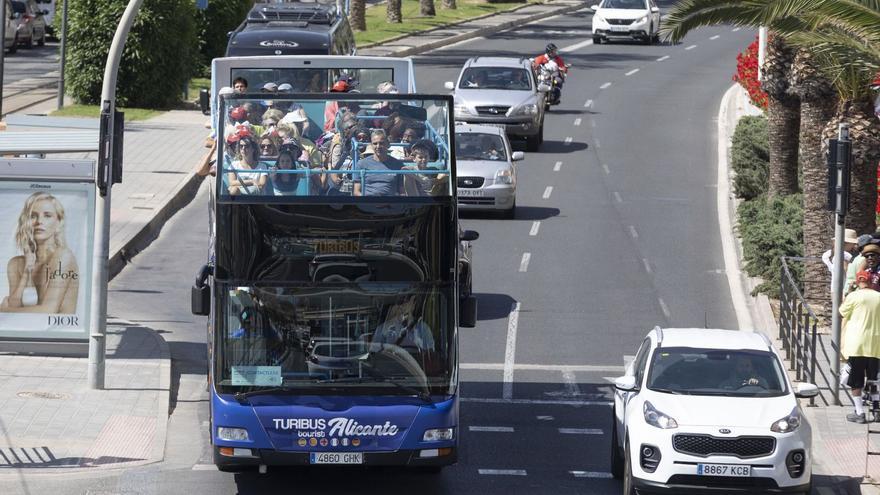 Unos 25.000 usuarios al año del Turibús disfrutan de este servicio especial pensado en las personas que visitan la ciudad.