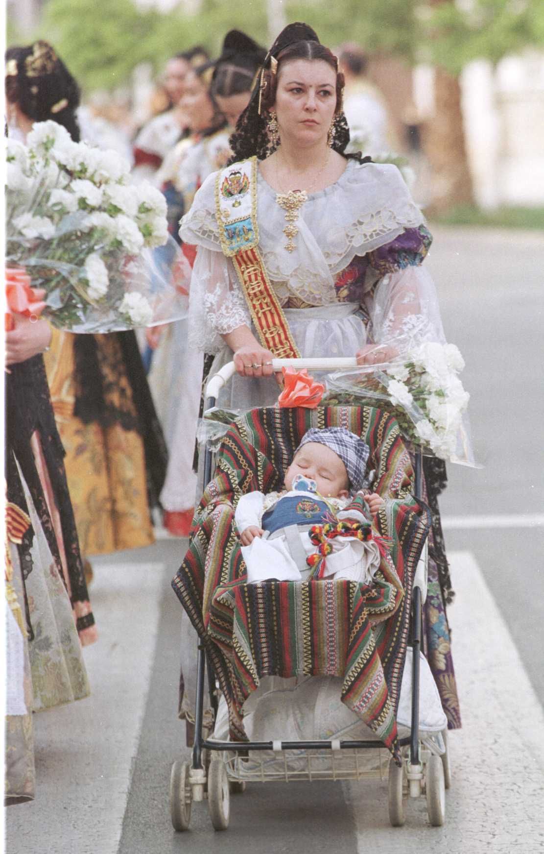 Ofrendas de las Fallas de fin de siglo. Si tienes 20-30 años, quizá estás aquí