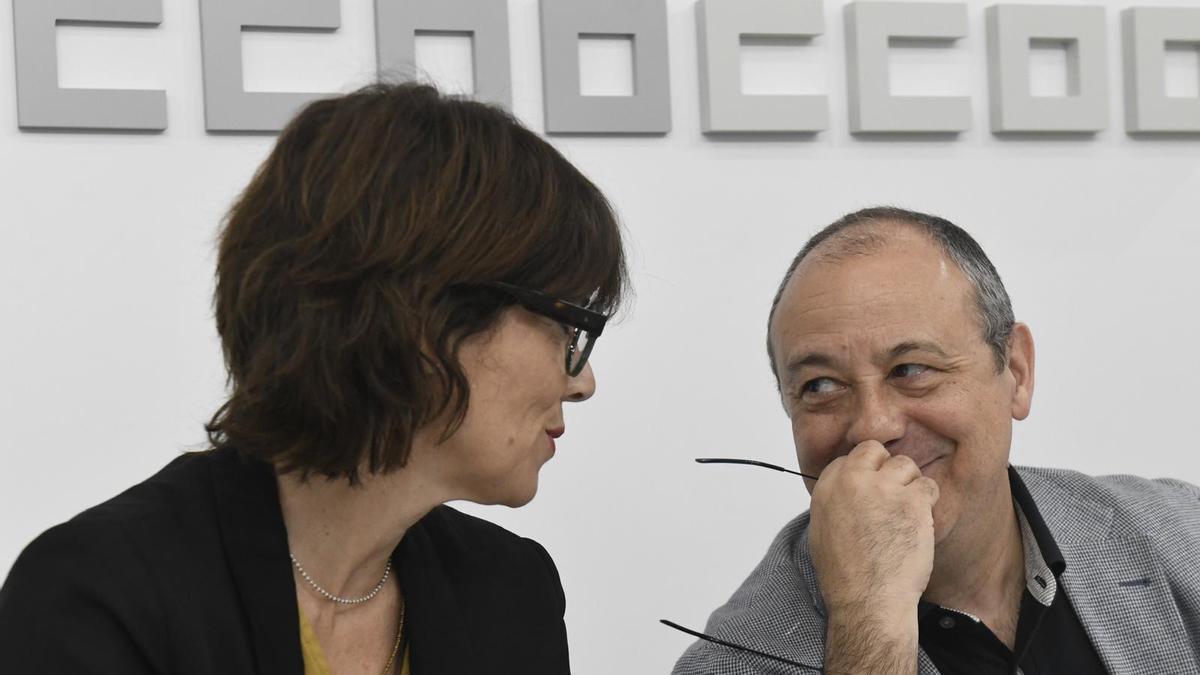 Teresa Fuentes, secretaria general de CCOO en la Región, y Carlos Bravo, secretario confederal de Política Pública y Protección Social de CC OO.