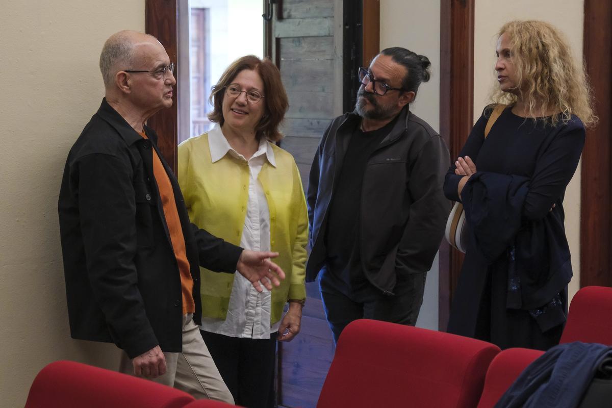 De izqda a dcha, Serge Gruzinsky, Carmen Gloria Rodríguez, Ramón Gil y Alicia Bolaños