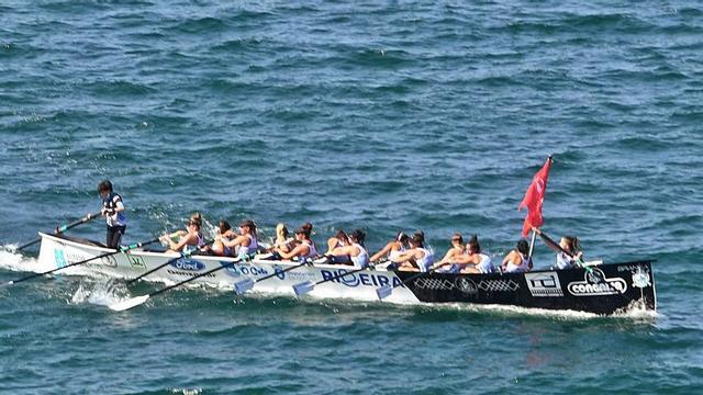 La trianera de Riveira, durante la prueba en Oleiros. | // VÍCTOR ECHAVE