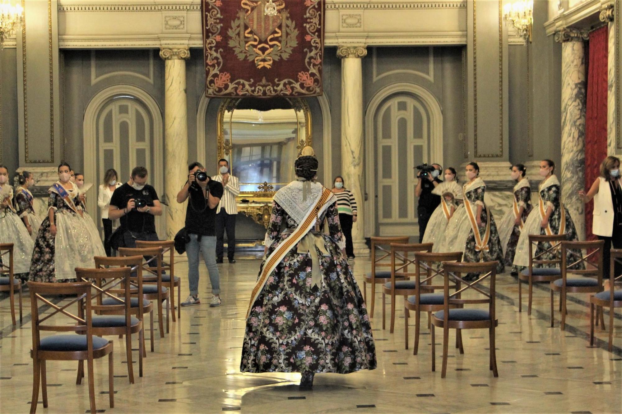 Todo preparado para la Imposición de Bandas a Falleras Mayores y Cortes de 2021