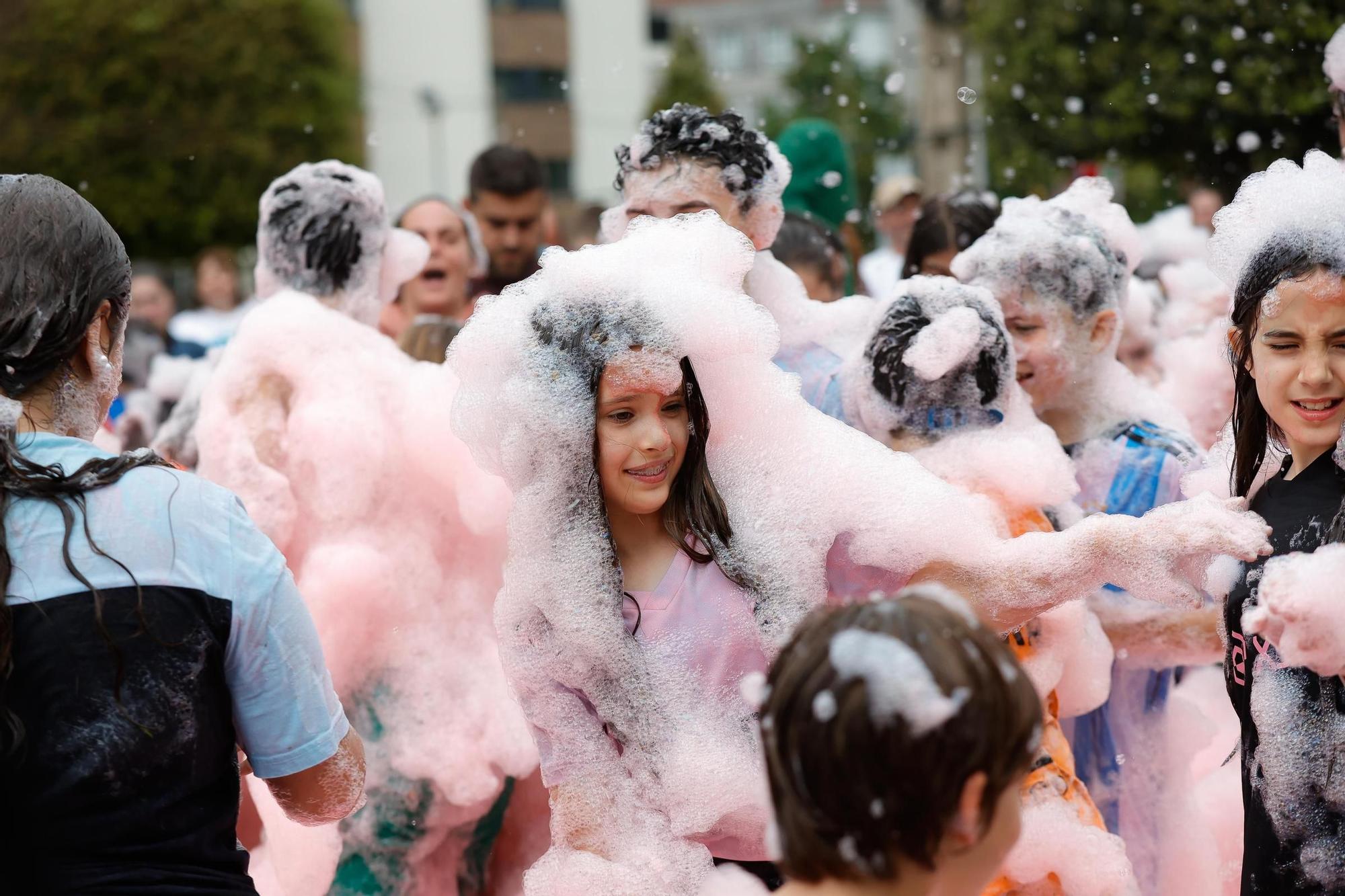 La fiesta de la espuma y la chocolatada de Llanera, en imágenes