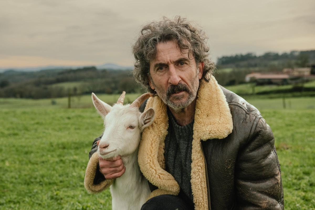 Netflix inicia los rodajes de la segunda temporada de la comedia rural gallega ‘Animal’... según Luis Zahera.