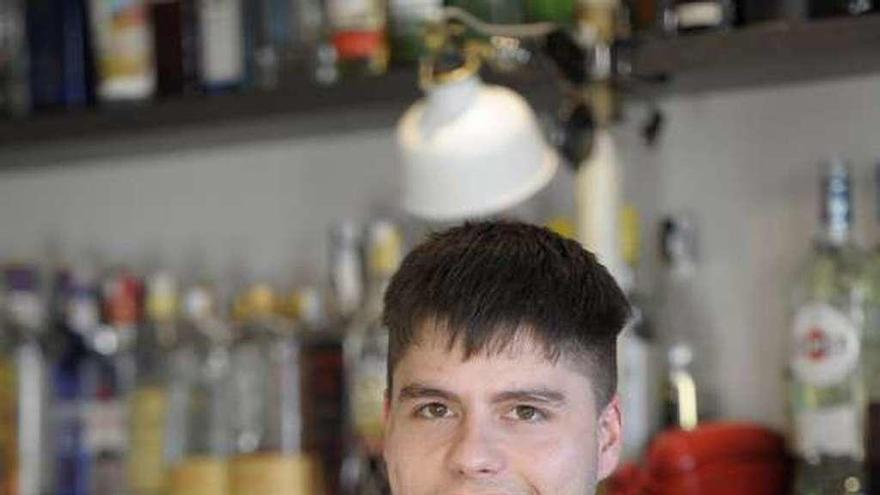 Luaces presentó su cocktail "La Primavera del Invierno". // Bernabé/J. L.