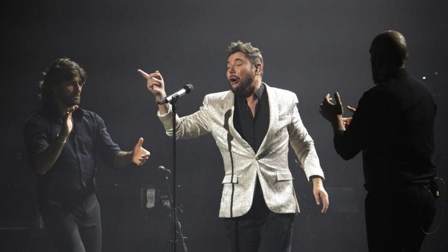 Miguel Poveda pone a cantar a la Laboral para presentar “Diverso”