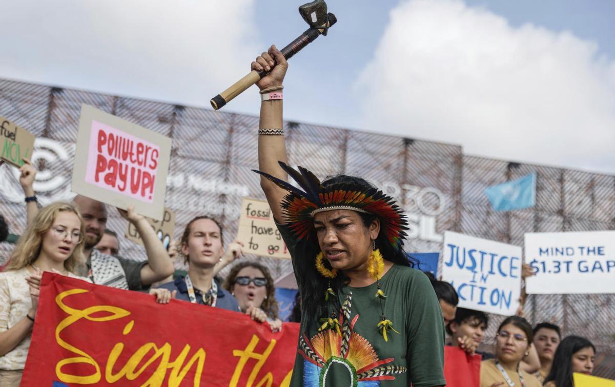 Mig centenar de països acceleren la lluita contra els combustibles fòssils