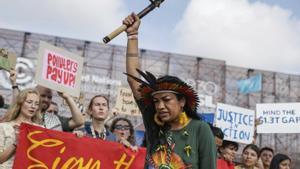 Mig centenar de països acceleren la lluita contra els combustibles fòssils