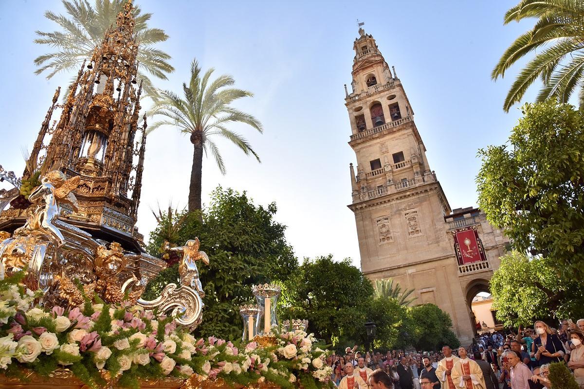 Fotografía del Corpus Christi en años anteriores en el interior del Patio de los Naranjos