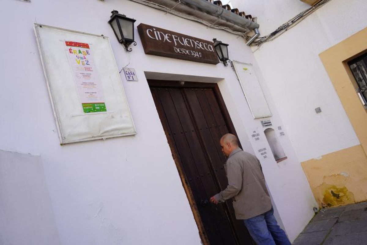 De momento, el único que se mantiene más o menos adecentado es el cine Fuenseca