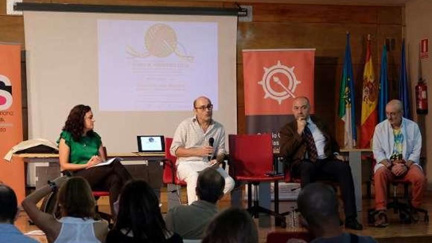 La mesa redonda organizada ayer en Sama.