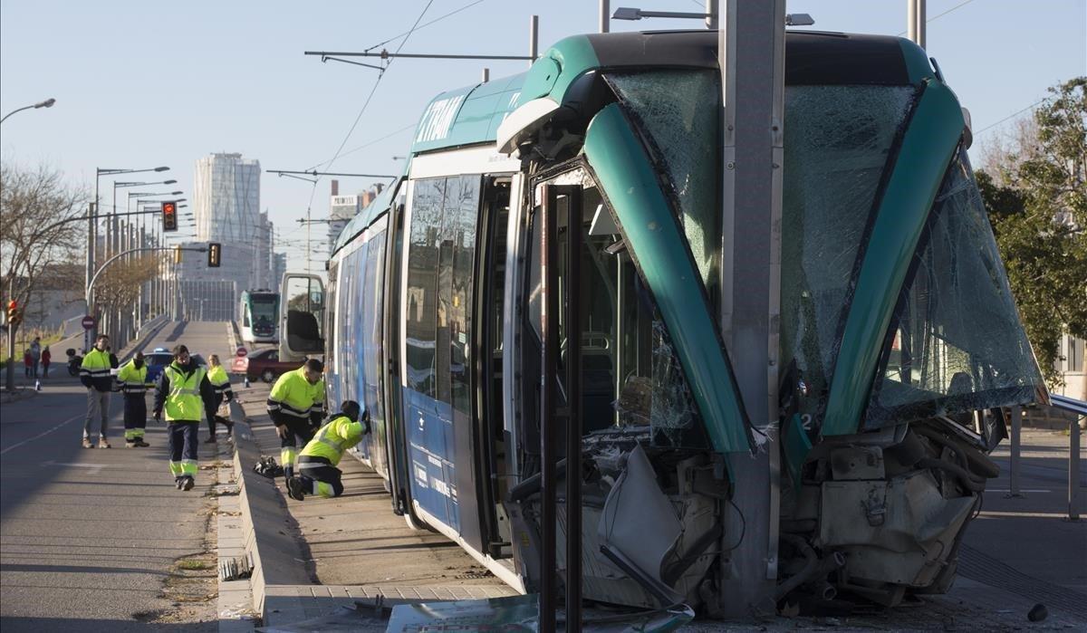 Cuatro heridos en un accidente del  tranvía Trambesos en Sant Adrià del Besos.