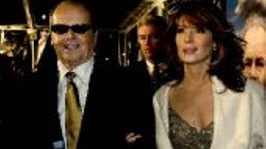 Jack Nicholson enseña su mejor cara junto a su novia, Lara Flynn Boyle