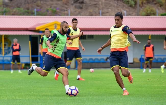 .Entrenamiento de la UD Las Palmas en Barranco ...