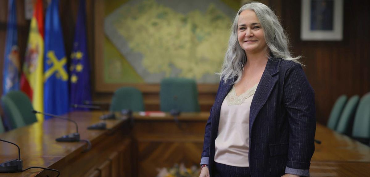 Arriba, Eva María Pérez, alcaldesa de Llanera