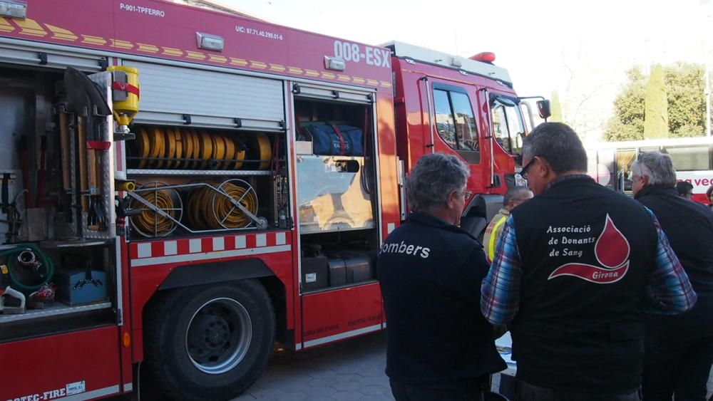 «Els Bombers t''acompanyen a donar sang» a Figueres