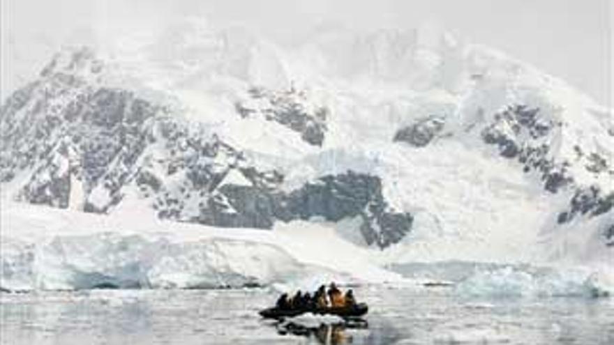 La Antártida roza el colapso con 47.000 visitantes anuales