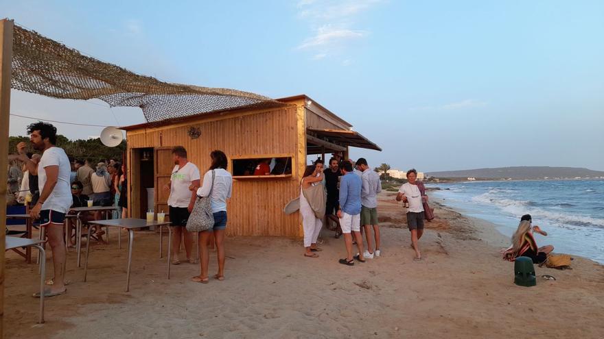 Los quioscos de Formentera pasarán de ocupar 20 metros cuadrados a 50 cuando acabe esta temporada turística.