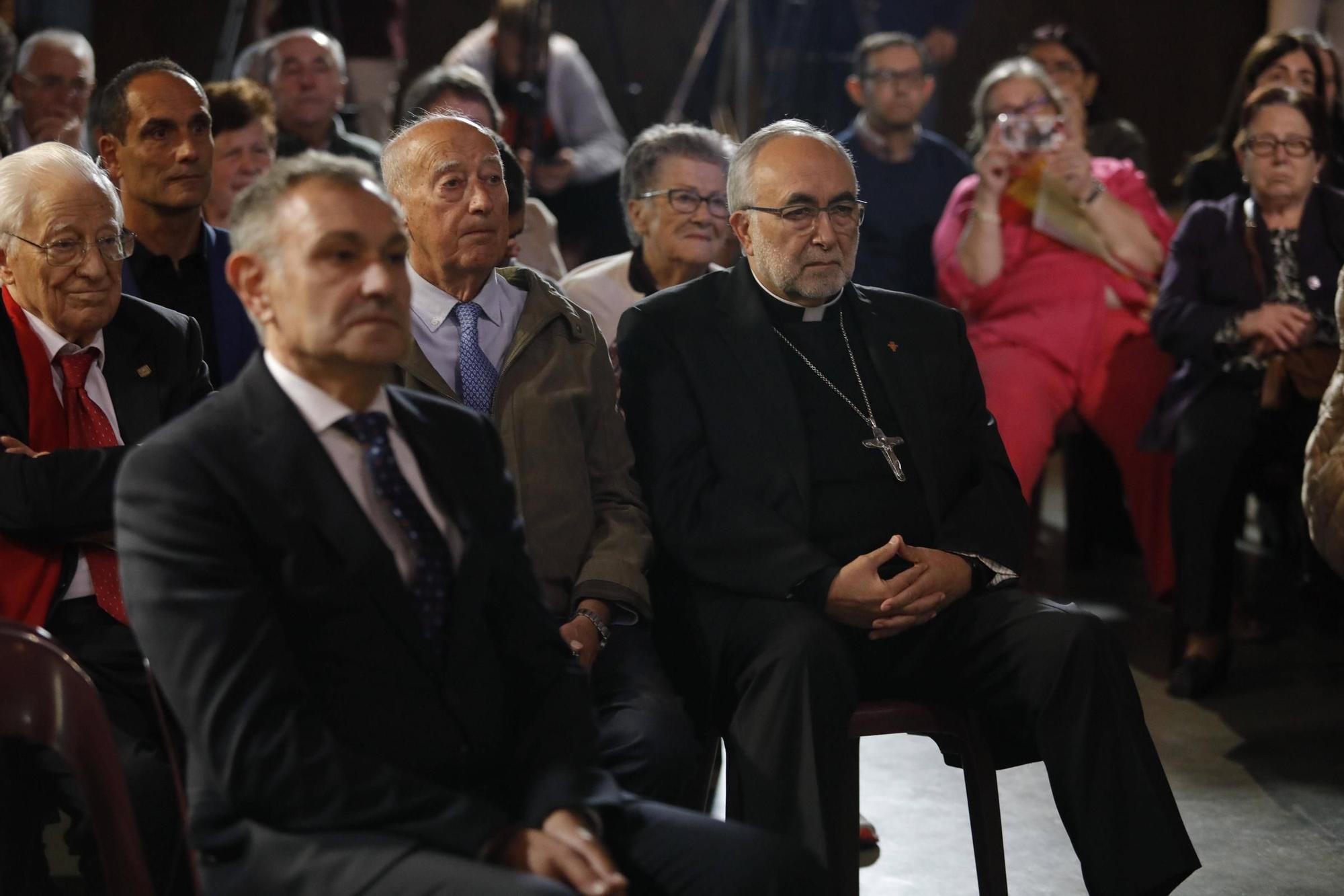 El cardenal Ángel  Fernández Artime recibe el título de Hijo Predilecto de Asturias en Luanco (Gozón)