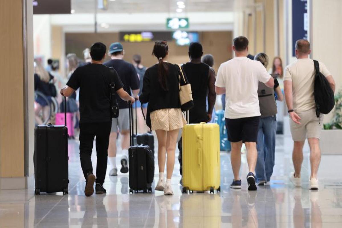 Aeropuerto de Ibiza: la solución de quien huye y el problema de quien llega