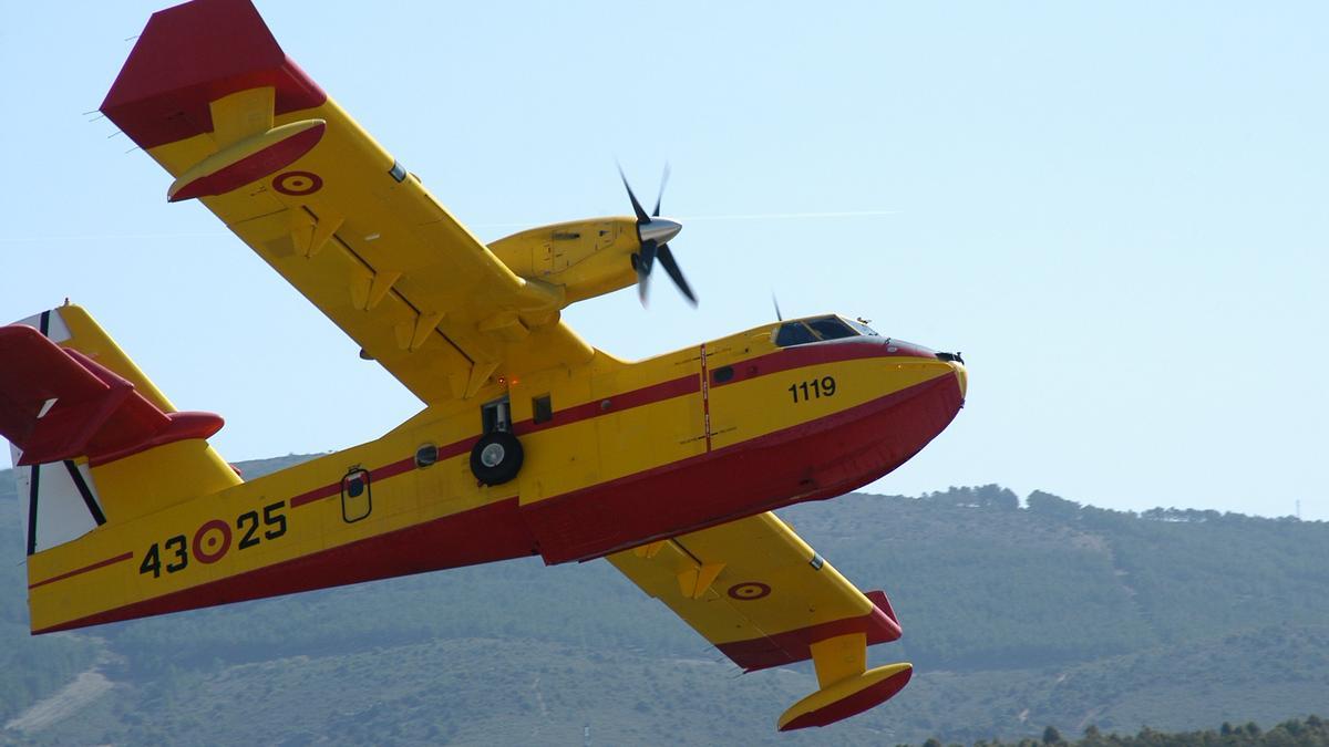 Hidroavión del 43 Grupo de la UME.