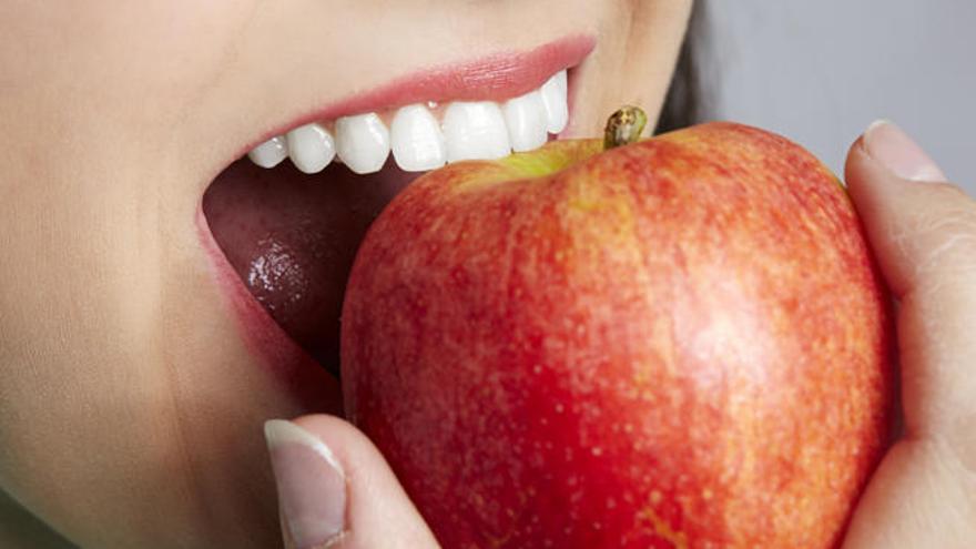 La presencia de bacterias pueden dañar los dientes.