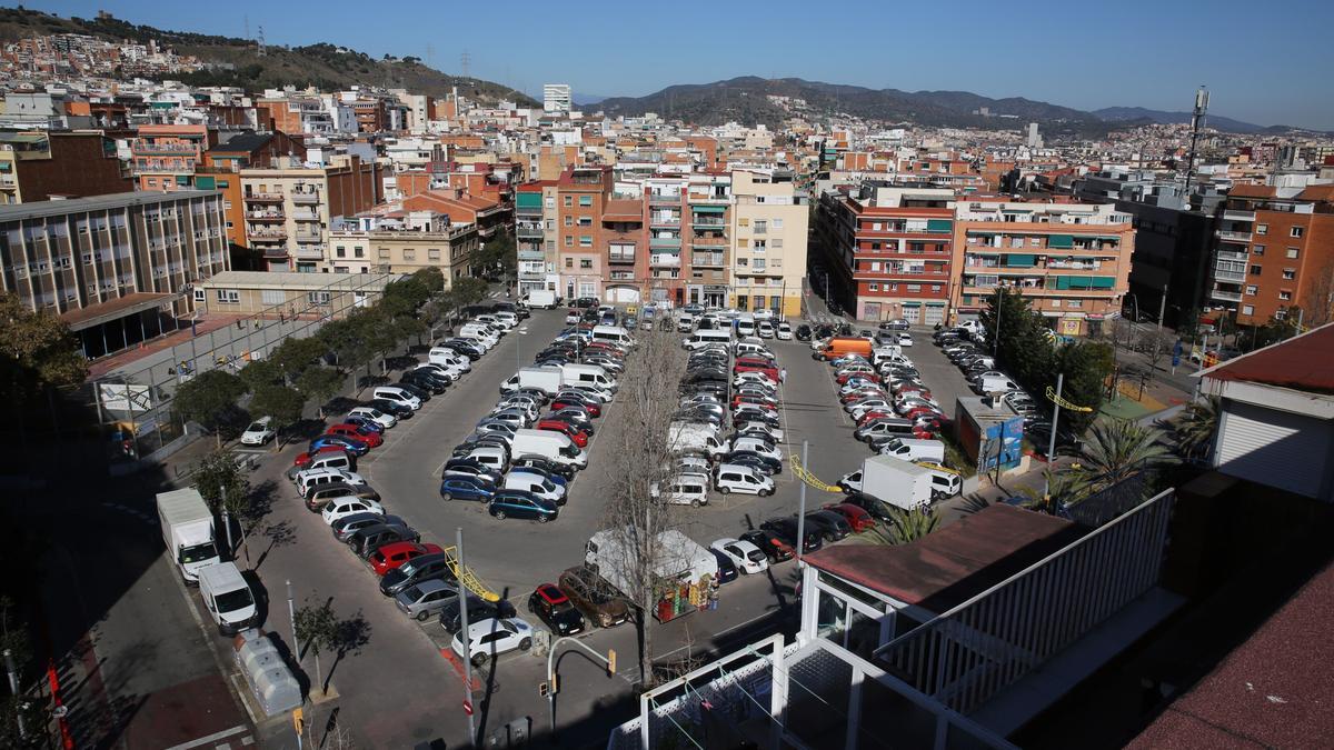 Terrenos de la vella fábrica Ideal Plastica Flor, en el Passeig de Valldaura, 207.