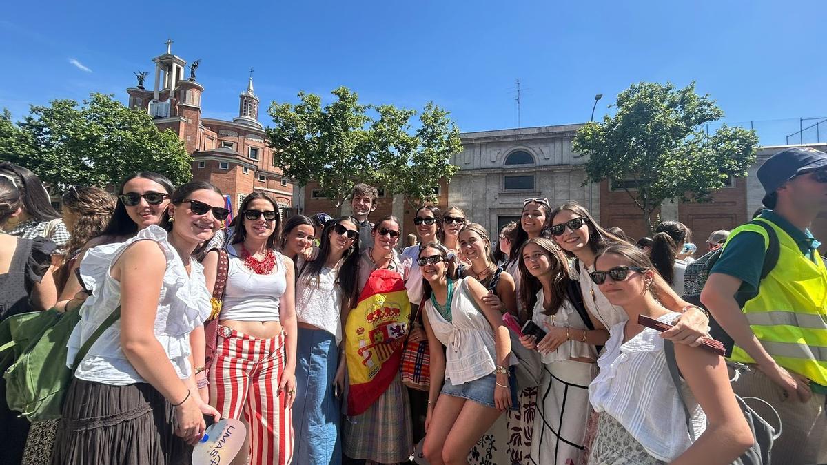 Grupo de amigas de Pilar Losúa durante su viaje a Madrid.