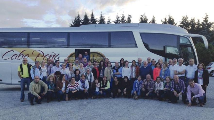 Integrantes del "Coro de la Bodega", en su viaje a Portonovo.