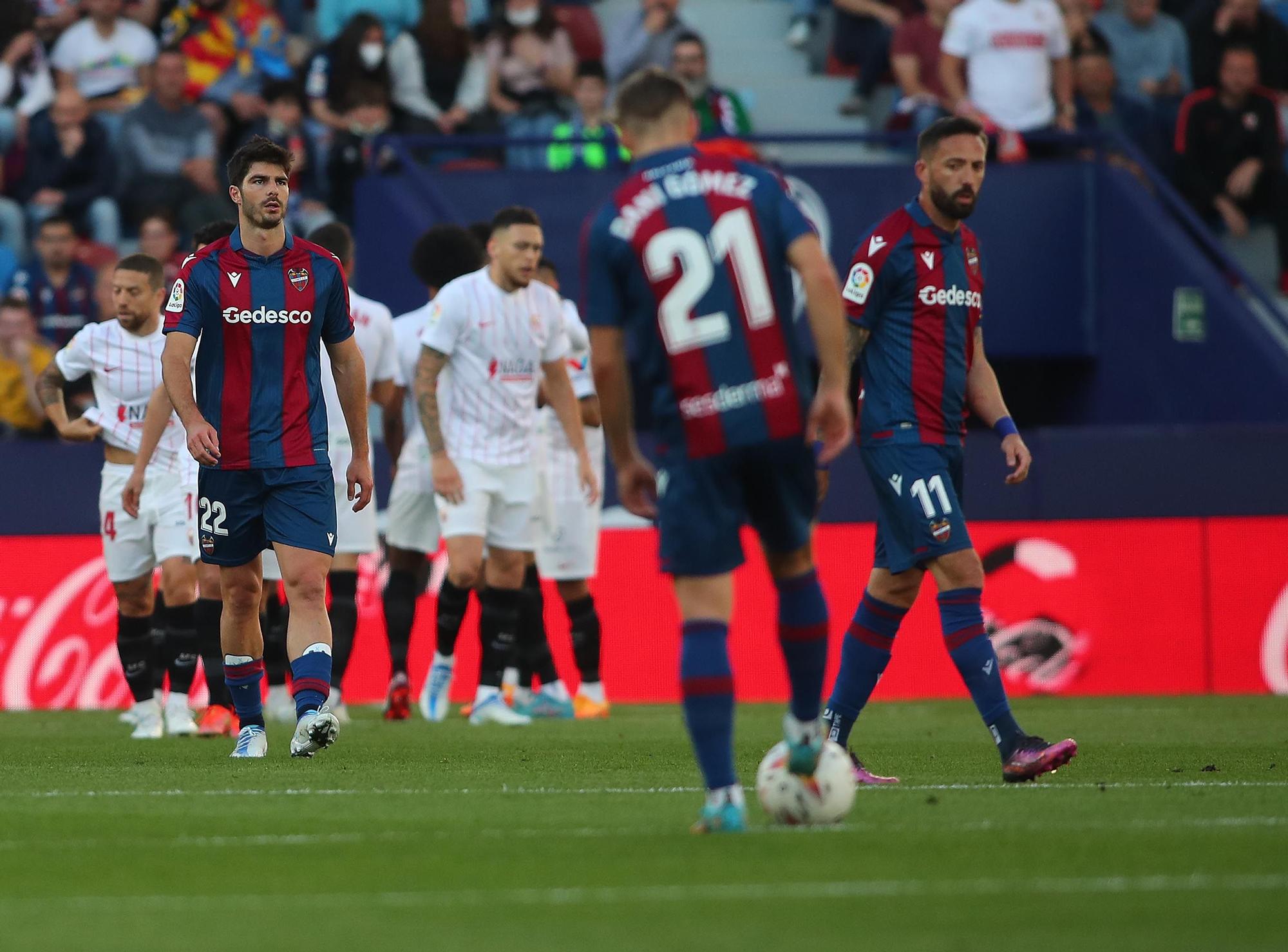 Las imágenes del partido entre el Levante UD y el Sevilla