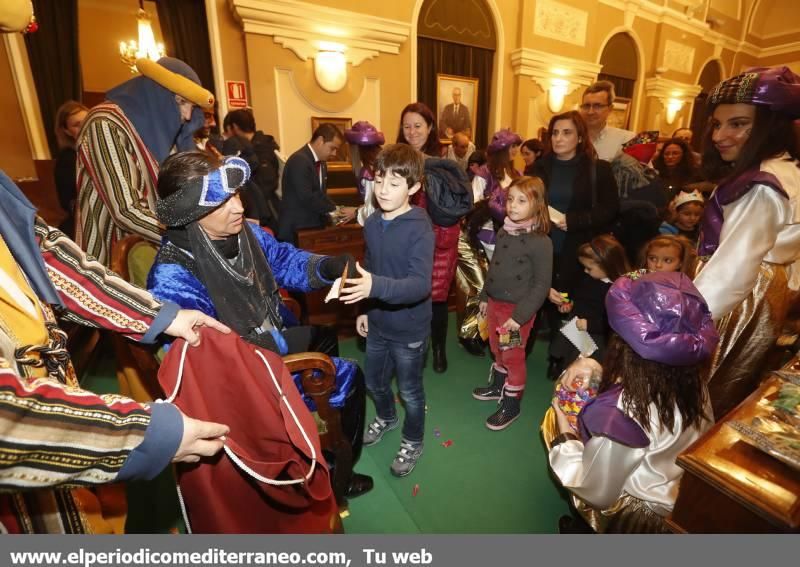El Cartero Real recogió las ilusiones de los niños de Castellón