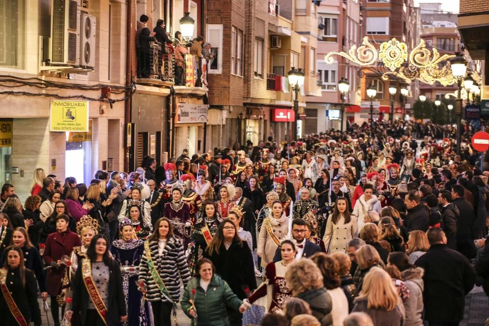 Medio millar de cargos festeros celebran la efeméride con un acto histórico de homenaje a las capitanías a tres semanas del inicio de los Moros y Cristianos