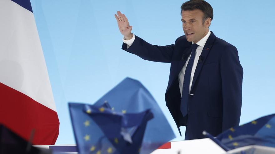 Macron sale airoso del primer asalto y se medirá a Le Pen en la segunda vuelta