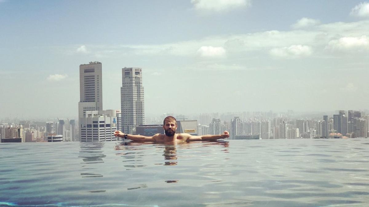 Gerard Piqué sigue disfrutando de sus vacaciones, ahora en Singapur