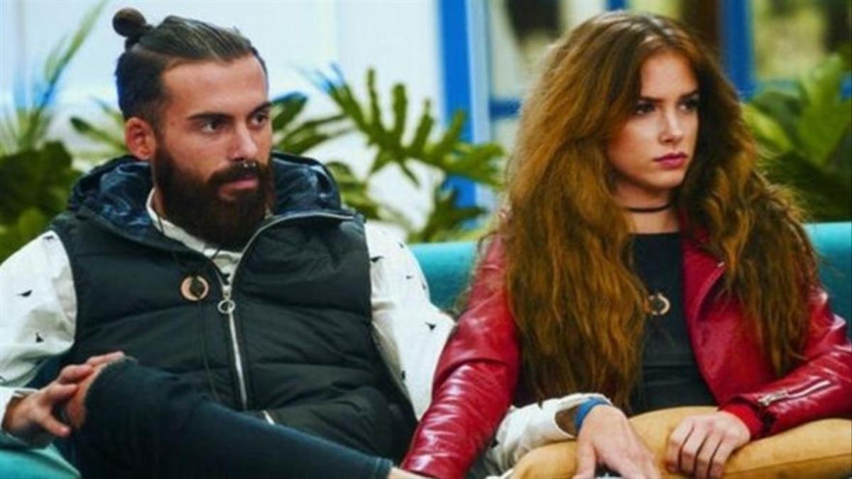 José Mª y Carlota, concursantes de &#039;GH&#039;, en el sofá de la casa