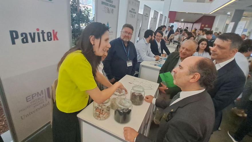 El campus universitario de Mieres exhibe su &quot;conexión real&quot; con las empresas y el mercado laboral: &quot;Hay que seguir estrechando lazos&quot;