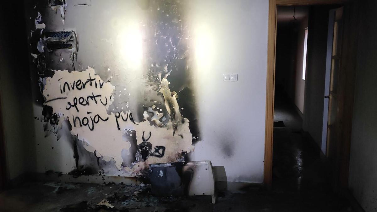 Interior de la vivienda afectada por el incendio.