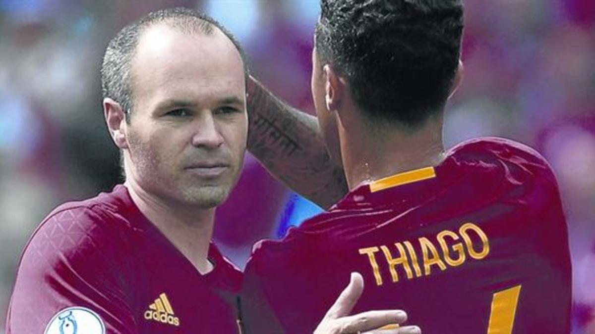 REGRESO. Andres Iniesta, aquí con Thiago Alcantara, que vuelven al combinado.