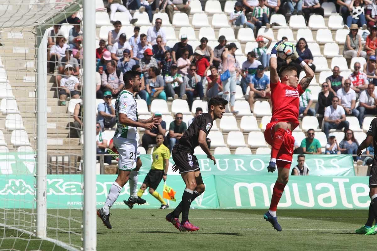 El Córdoba plantó cara al Huesca, pero murió en la orilla