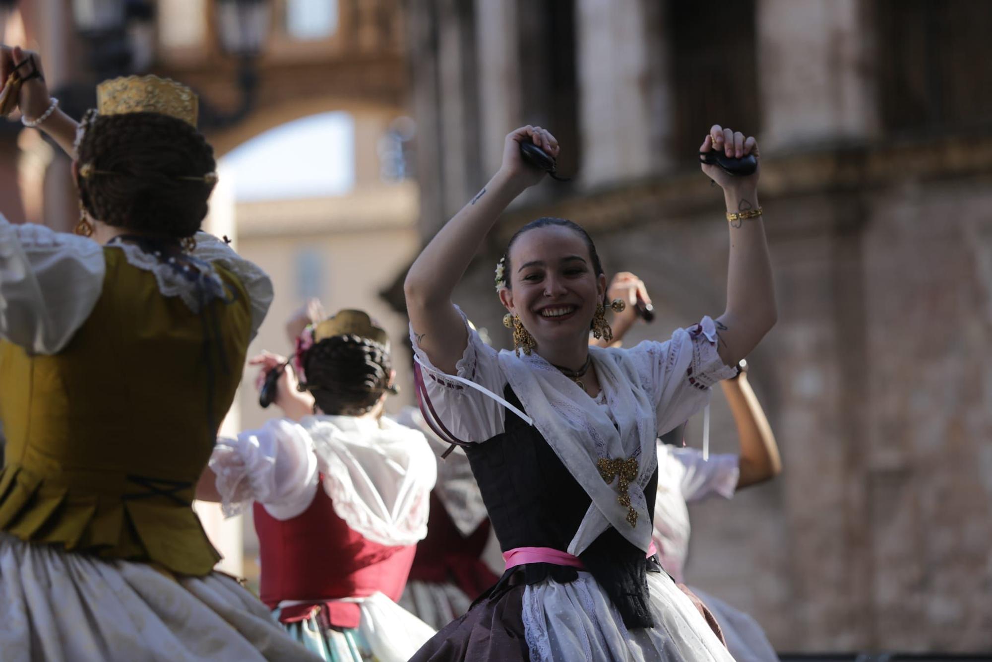 'Ball al carrer' en la Plaza de la Reina