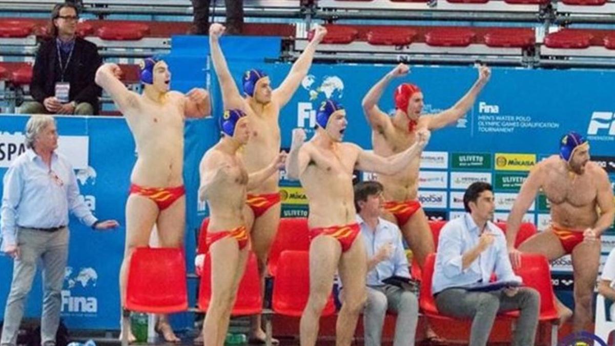 Los jugadores españoles celebran el éxito en Trieste.