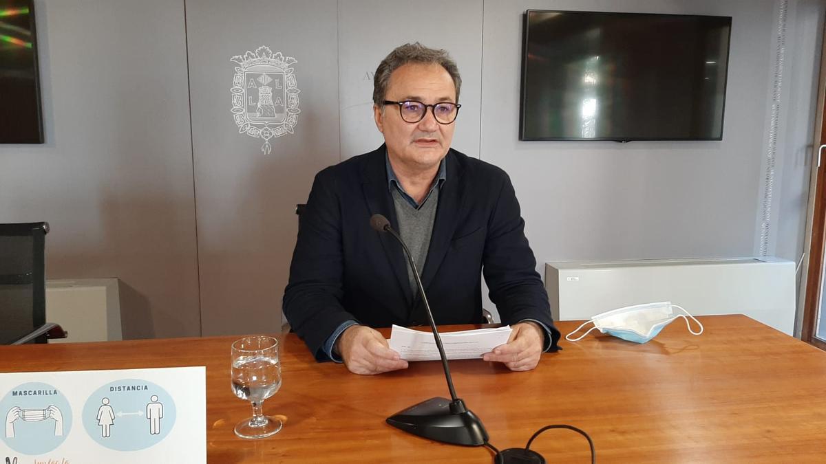 El portavoz socialista, Francesc Sanguino, durante  la rueda de prensa de este miércoles