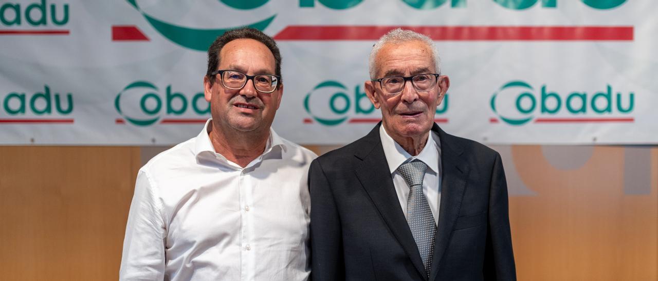 Leoncio Viejo, nuevo presidente de Cobadu, con su predecesor, Florentino Mangas