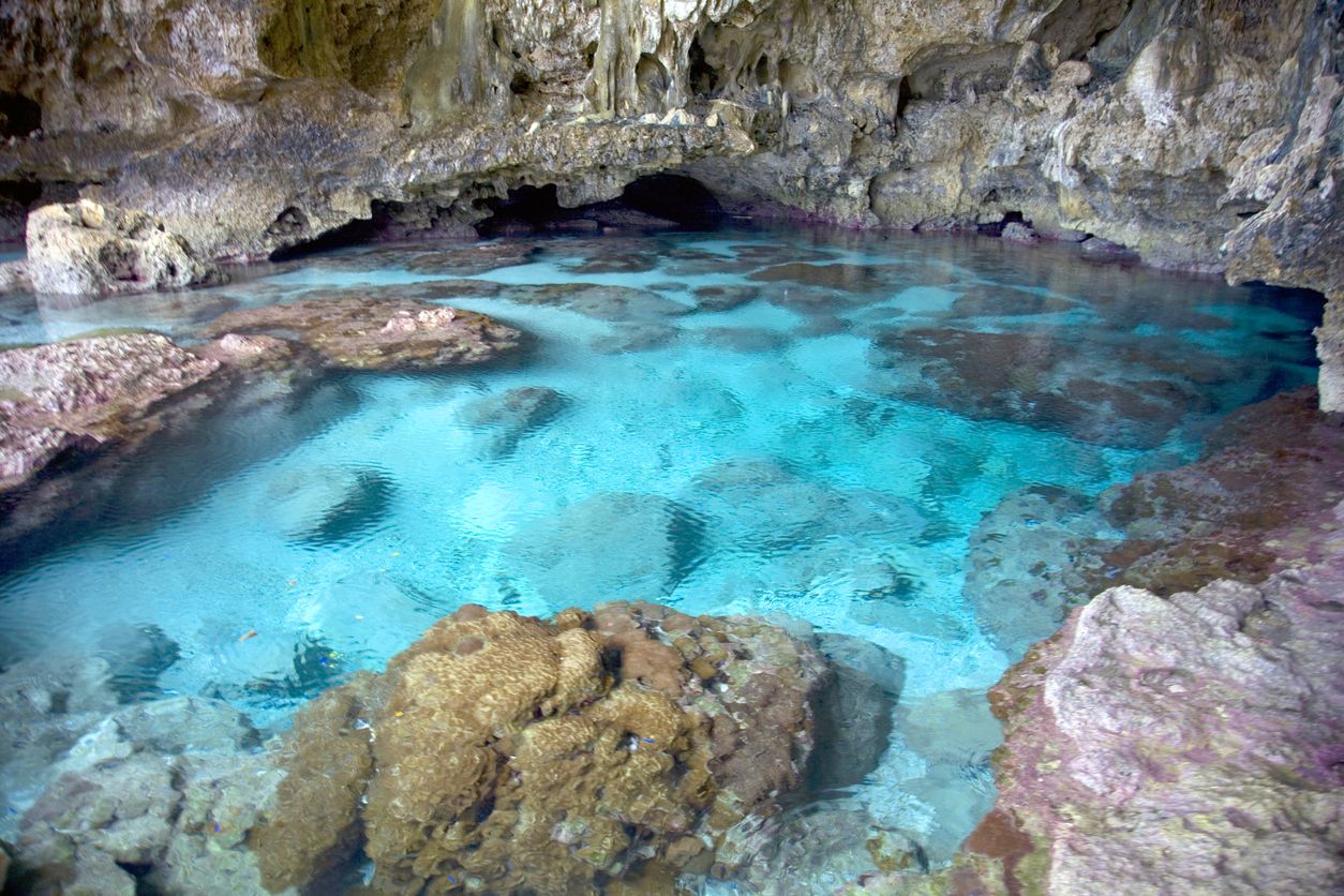 Akavi Cave, una de sus pisicinas naturales en Niue