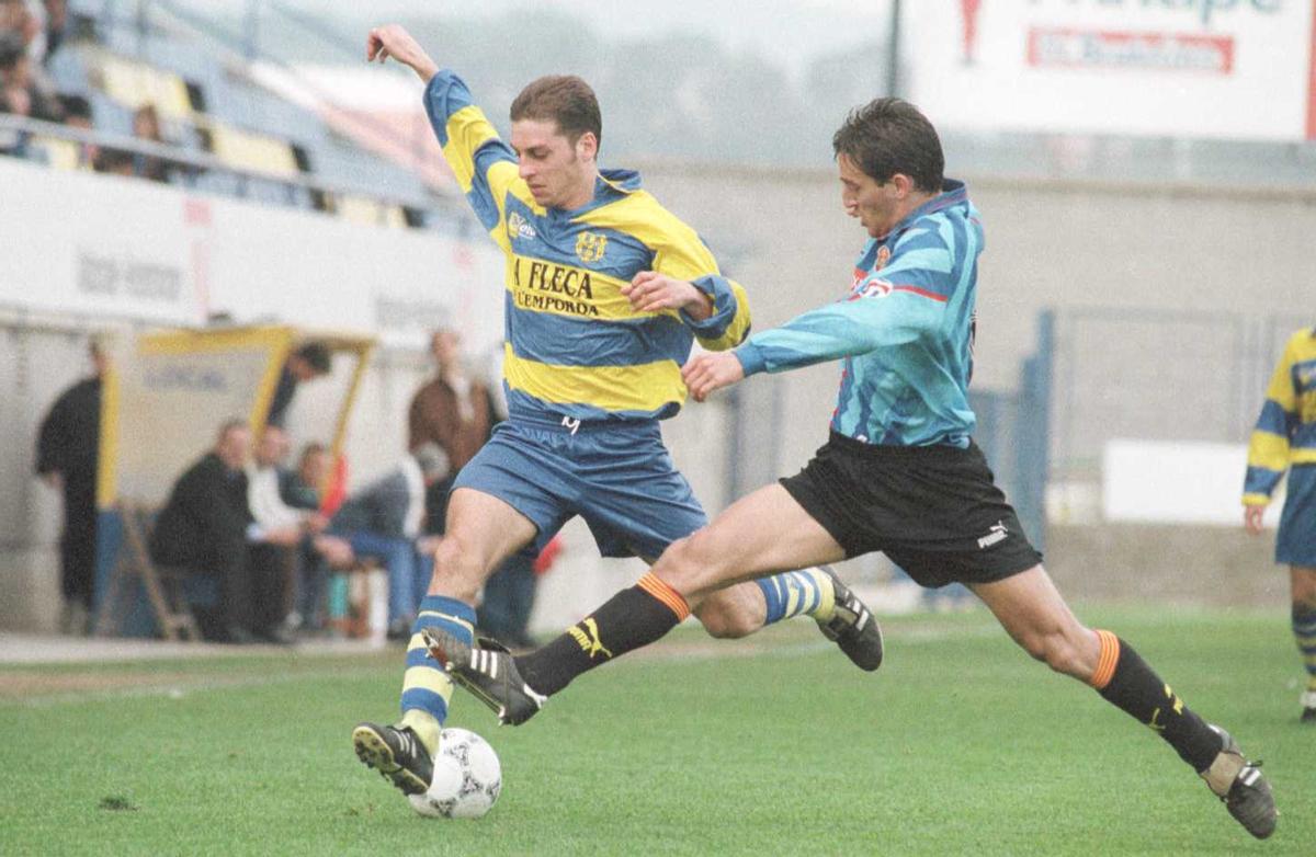 Jimmy Prat, amb el Palamós contra el Sant Andreu al Nou Estadi, l'any 1998