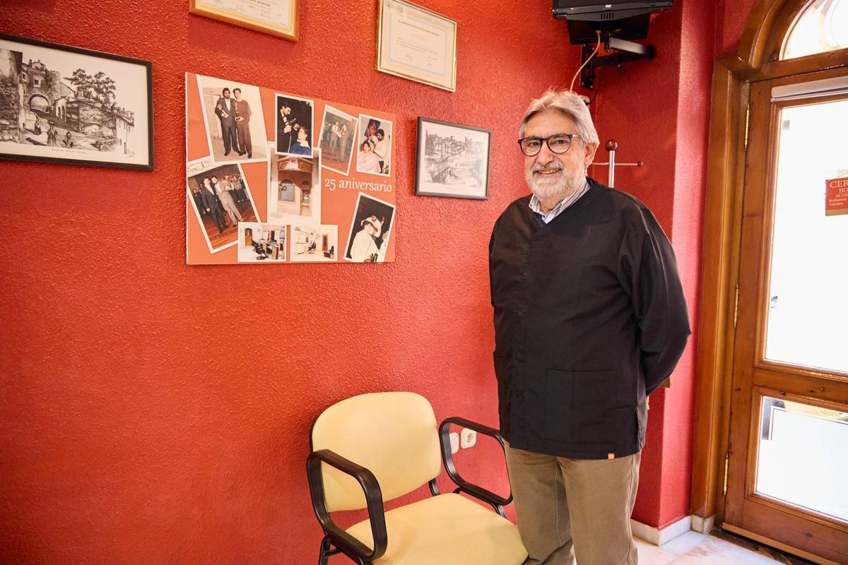 Fotogalería | José María, el peluquero de Cáceres, se jubila