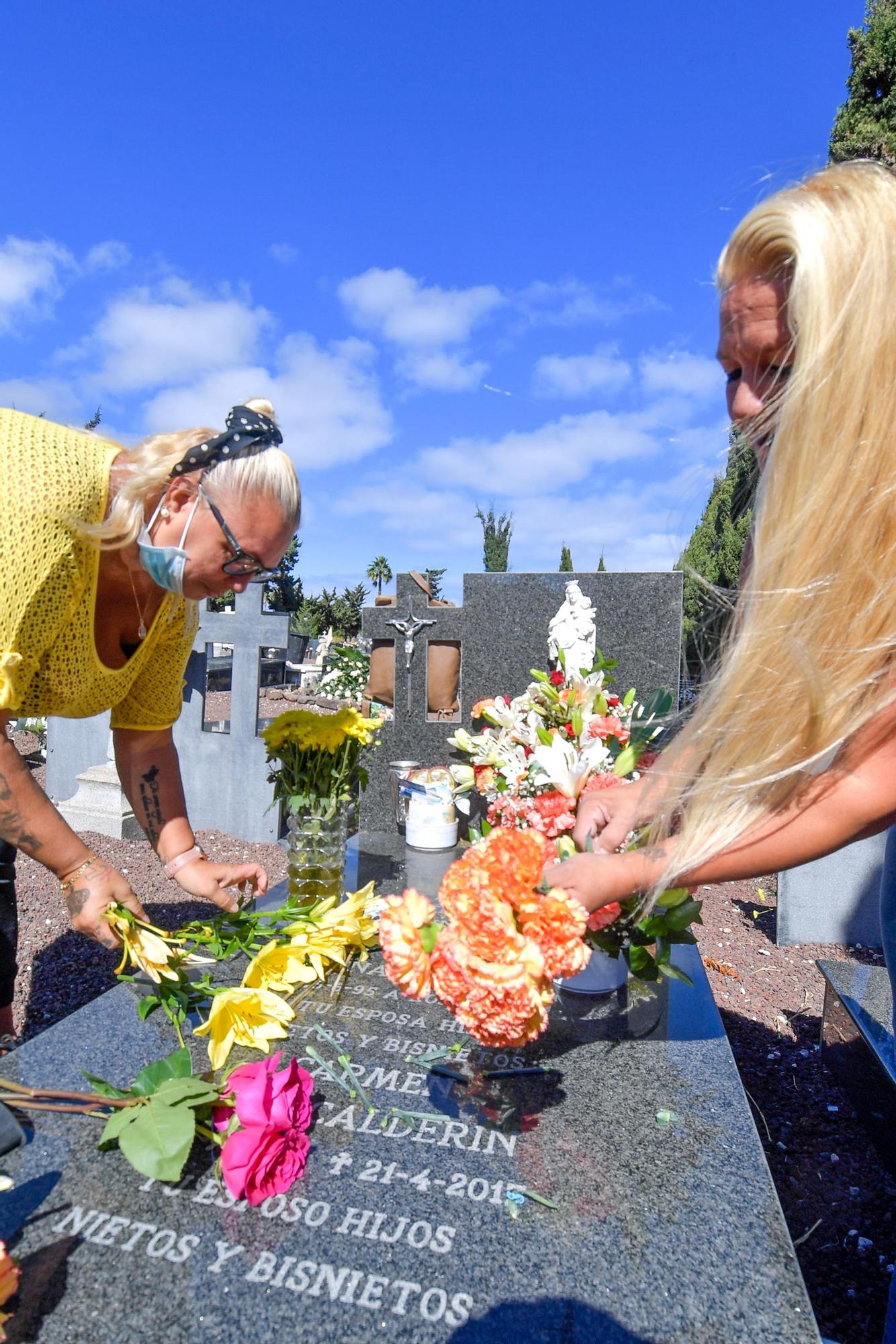 Día de Todos los Santos en el cementerio de San Lázaro (01/11/2021)