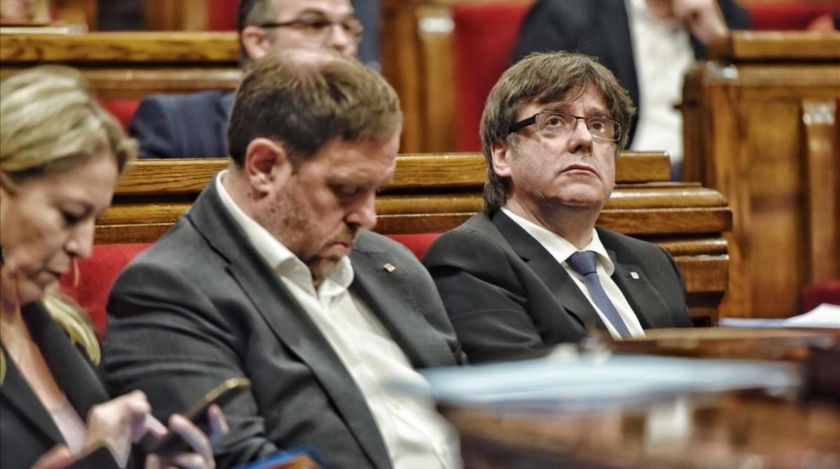 Puigdemont, Junqueras y Munté, en un pleno del Parlament.