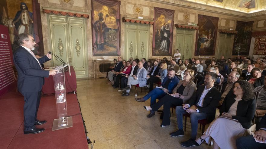 Martí convoca a los alcaldes para defender el clúster cerámico de Castellón